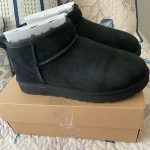 Ugg Classic Ultra Mini Size 7 in Black